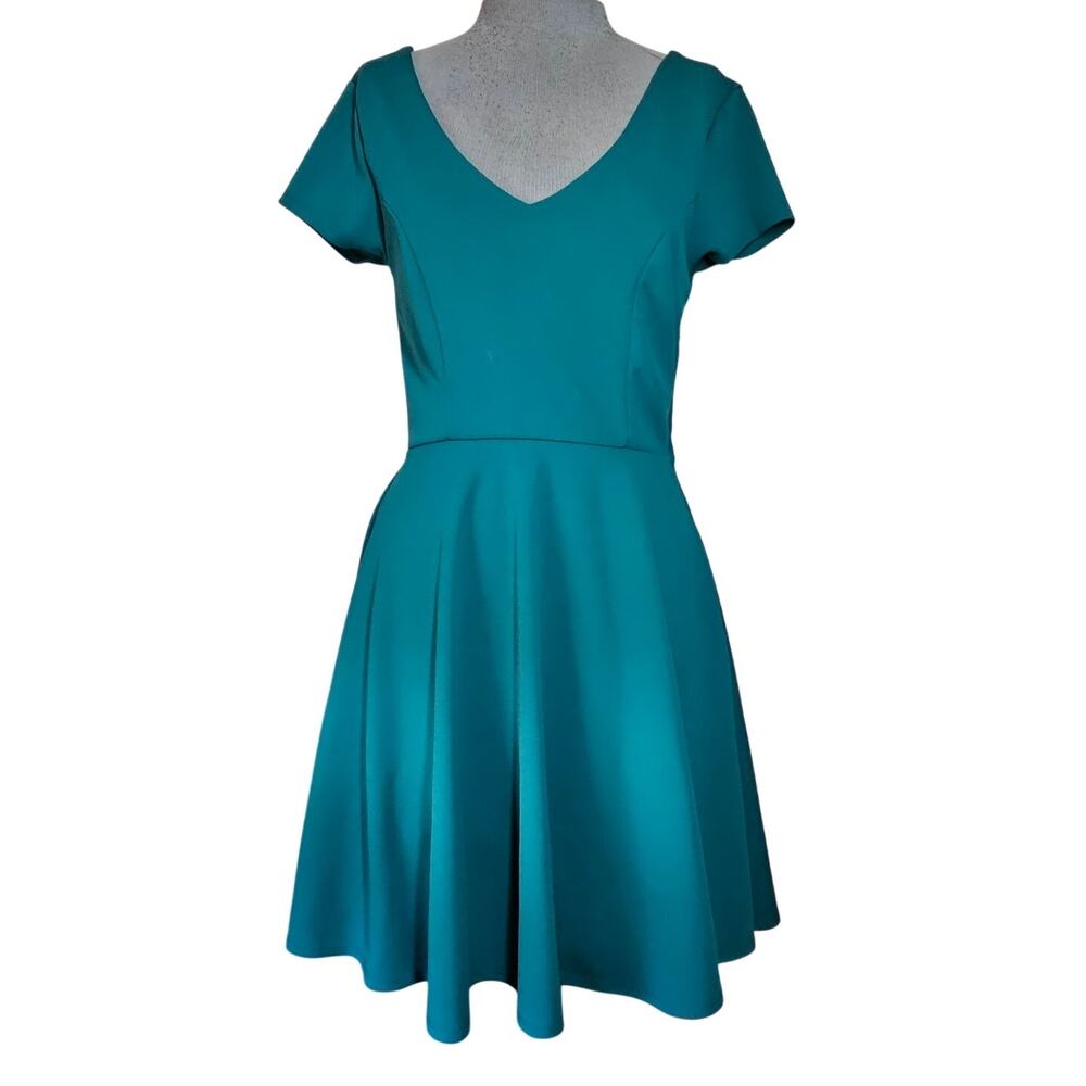 Green Peek a Boo Back Short Sleeve Dress Size Medium